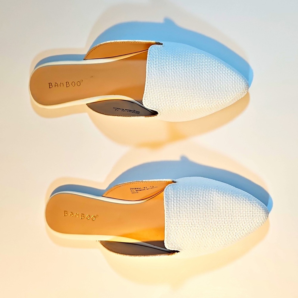 Bamboo White Pointed Toe Slip On Women's Mule Flats Size 7.5 Synthetic